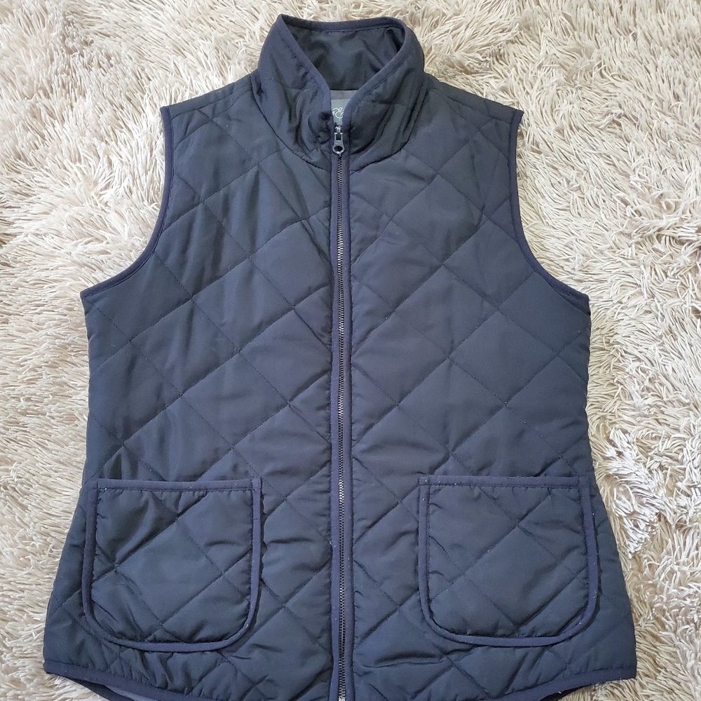 Market & Spruce Sleeveless puffy/quilted vest (lightweight) color = black